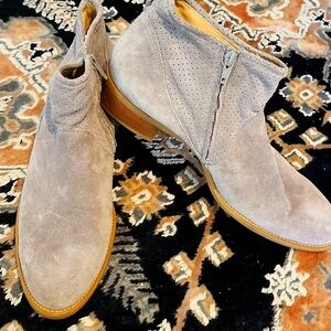 Paul Green Nubuck Suede Addison Perforated Gray Ankle Booties 7.5 UK a 9.5 US.